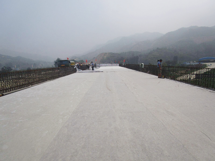 鄉(xiāng)村公路拓寬改造推進(jìn)：長(zhǎng)短絲土工布發(fā)揮路基隔離過(guò)濾作用